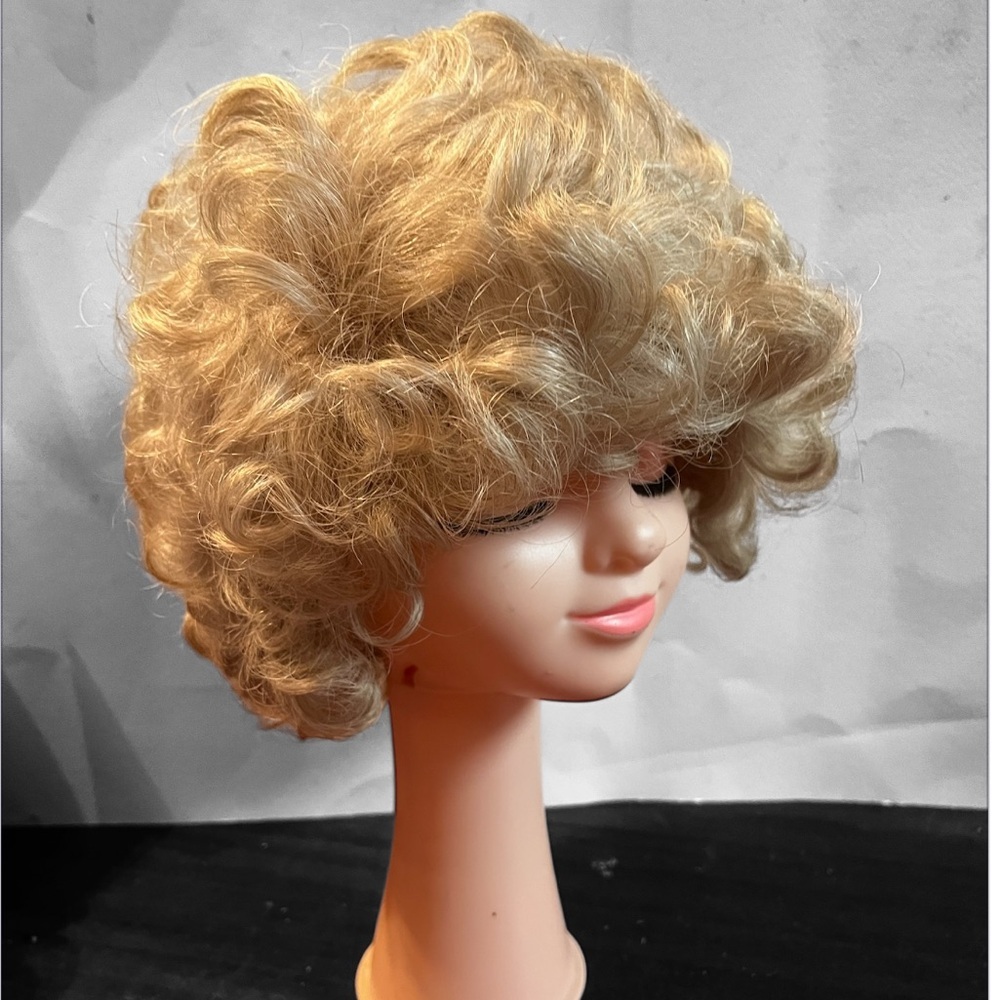 Paula Young Morning Glory Size A 1063 Curly Short Wig Golden Wheat Ash Blonde
